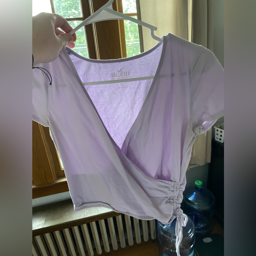 Purple tshirt with vneck front hollister size medium